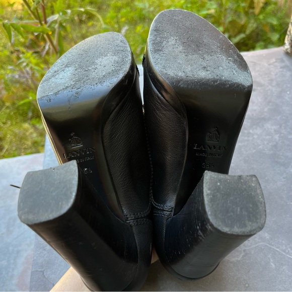 Designer Lanvin black Oxford heels with gold detailing. - Picture 6 of 10